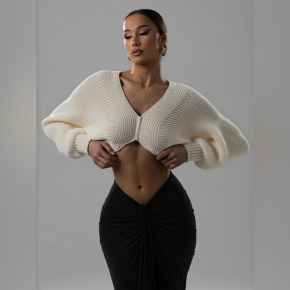 V-Neck Long Sleeve Crop Sweater - Picture 5 of 5